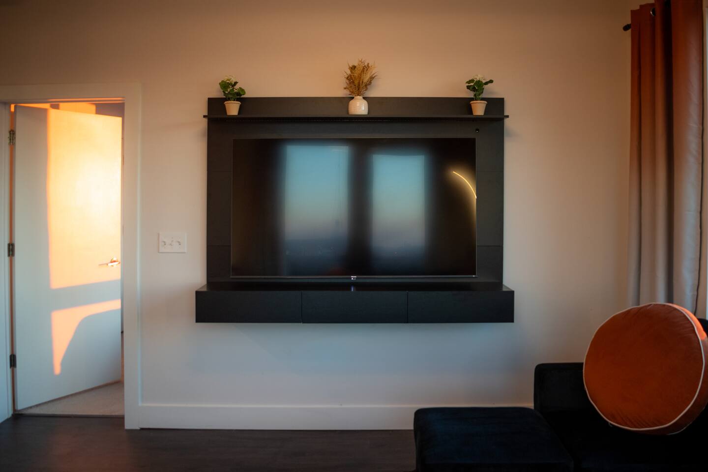 2B King Suite w/ Skyline Views b61d31d7 fcbc 4180 859d 126e2505295b